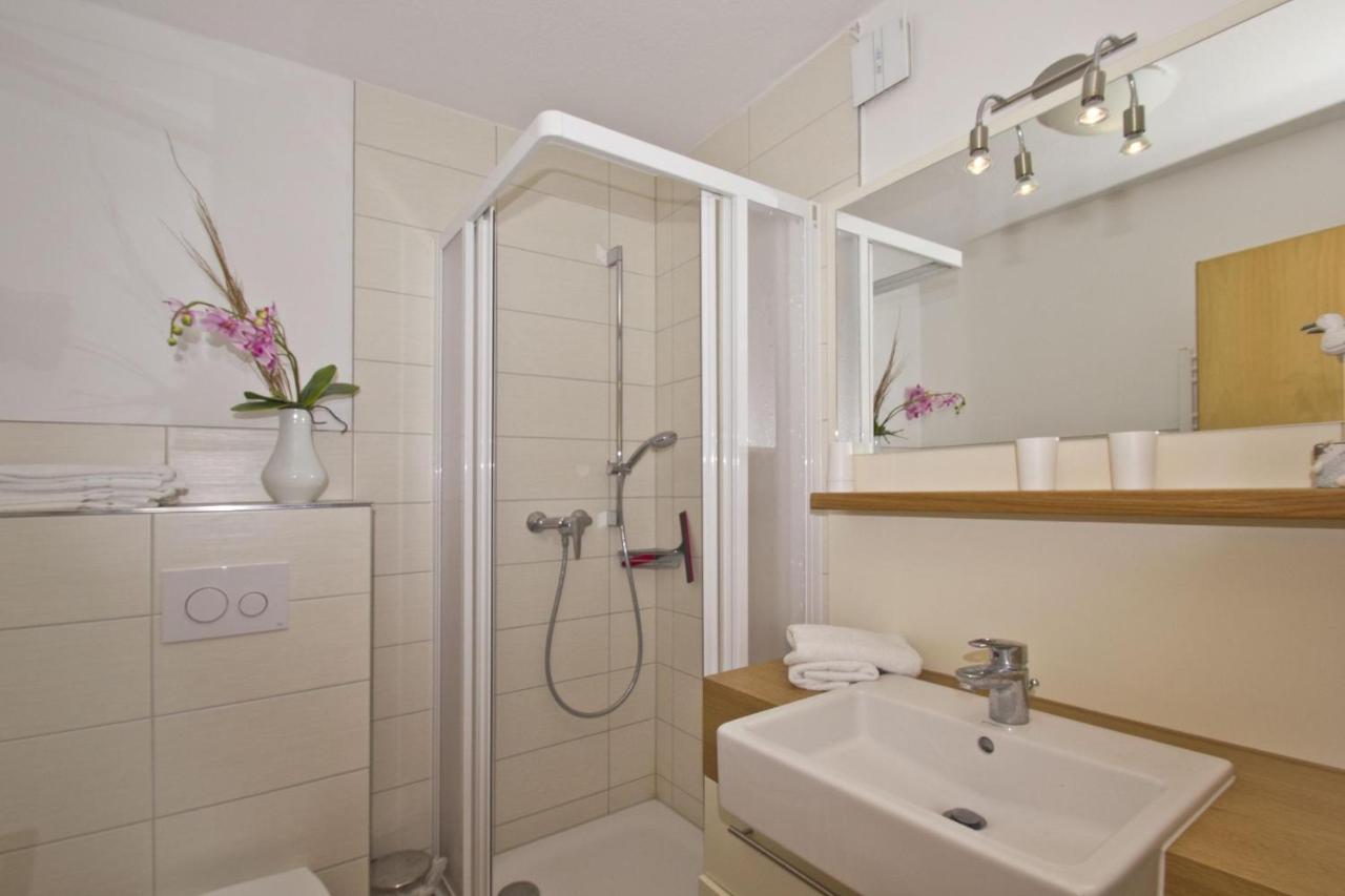 גוהרן Fewo Mit Terrasse, Gratis Nutzung Vom Ahoi Erlebnisbad Und Sauna In Sellin - Haus Blick Zur See Fewo 13 מראה חיצוני תמונה